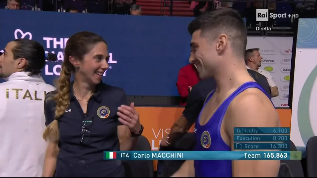 Margherita Mangini a bordo pedana con Carlo Macchini ai Mondiali di Liverpool 2022, in un fotogramma della telecronaca Rai Sport